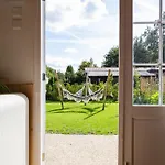 Wegdromen Op De Veluwe In Romantische Rode Pipowagen Semesterbostad