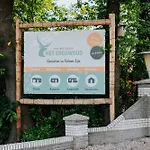 Semesterbostad Wegdromen Op De Veluwe In Romantische Rode Pipowagen
