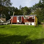 Wegdromen Op De Veluwe In Romantische Rode Pipowagen * Epe
