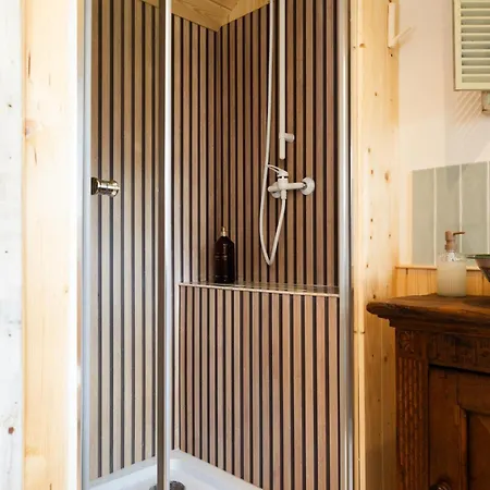 בית נופש Wegdromen Op De Veluwe In Romantische Rode Pipowagen