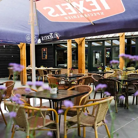 בית נופש Wegdromen Op De Veluwe In Romantische Rode Pipowagen