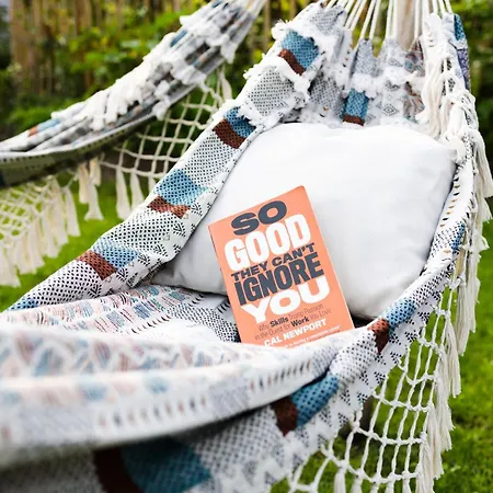 Wegdromen Op De Veluwe In Romantische Rode Pipowagen בית נופש