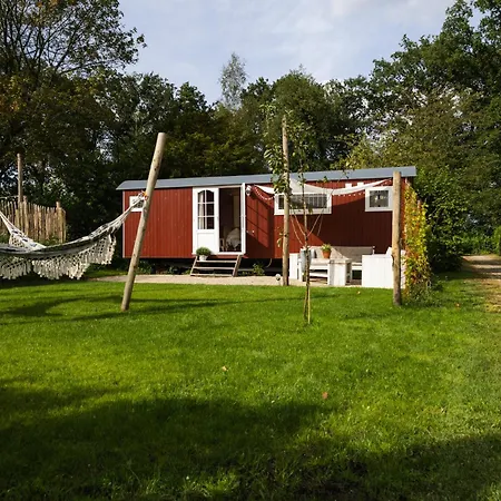 Wegdromen Op De Veluwe In Romantische Rode Pipowagen * Epe