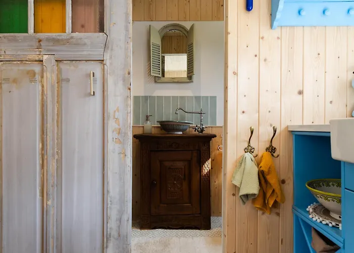 Wegdromen Op De Veluwe In Romantische Rode Pipowagen Vakantiehuis *