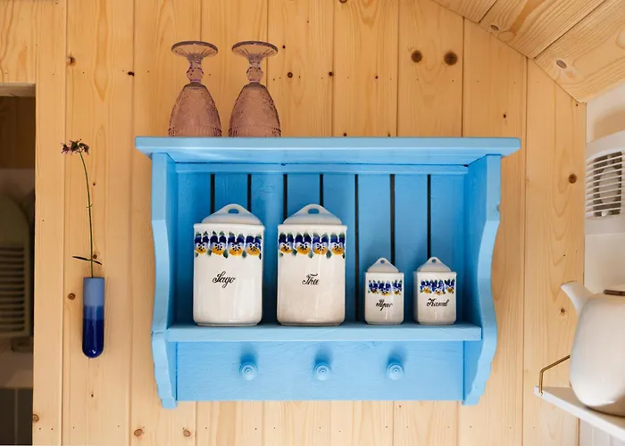 Wegdromen Op De Veluwe In Romantische Rode Pipowagen Vakantiehuis *