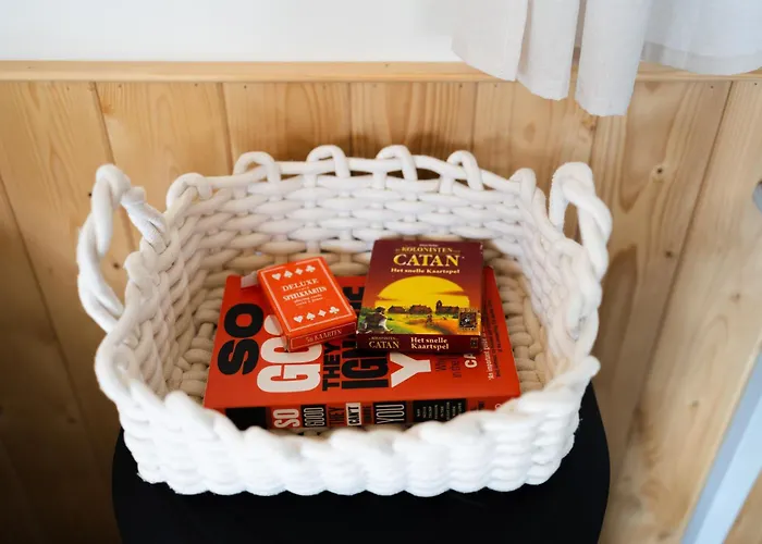 Wegdromen Op De Veluwe In Romantische Rode Pipowagen Feriehus