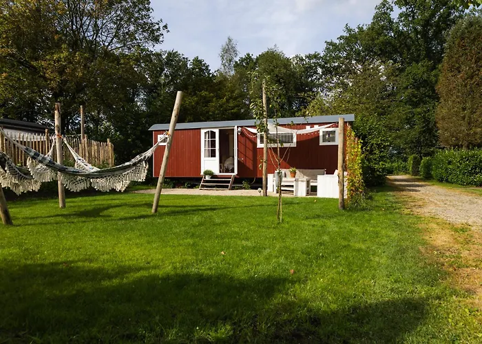 Wegdromen Op De Veluwe In Romantische Rode Pipowagen * Epe