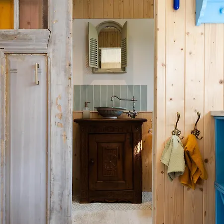 Wegdromen Op De Veluwe In Romantische Rode Pipowagen Ferienhaus *