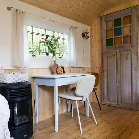 Ferienhaus Wegdromen Op De Veluwe In Romantische Rode Pipowagen *